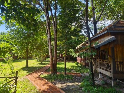 Vuensai Riverside Resort & Virachey National ParkTrekking in Banlung