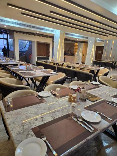 KNG GRAND HOTEL AND RESORT Fethapur Sikri in Fatehpur Sikri