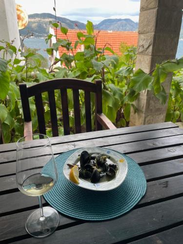 บริการและสิ่งอำนวยความสะดวก, Sea View Apartment First Floor in คราซิซี