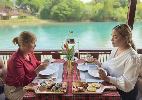 Intimate Riverside Resort Vang Vieng