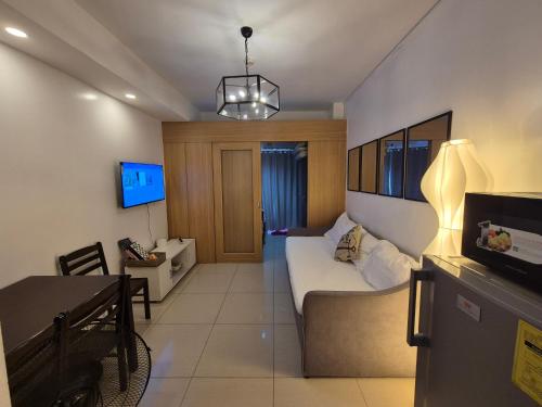 Family Suite with Big Balcony and Pool View, Manila