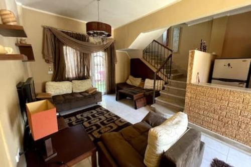98. Homey 2BR Townhouse 2 Queen Beds Garden, Sheikh Zayed