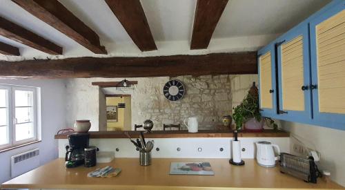 Kitchen, Au bois de la Belle in Rigny-Usse (Centre)