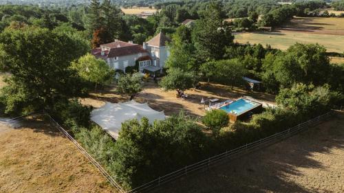 Le Pavillon, Grand Manoir du XVIIe avec Piscine, Bain Nordique et accès privé à la Charente gîte à louer Saint-Martin