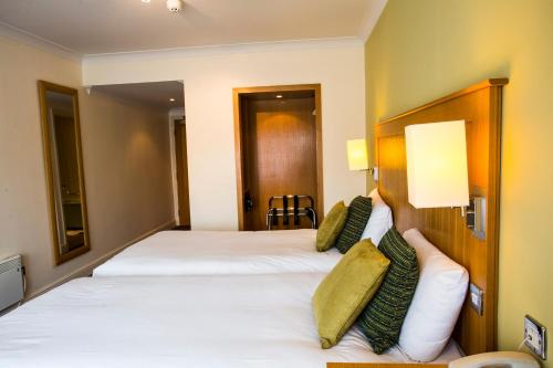 2 twin beds