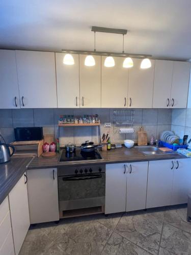 ห้องครัว, Sea View Apartment First Floor in คราซิซี