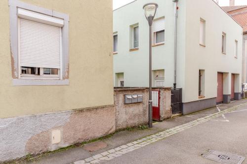 Banksy centre-ville, place de l'étoile, Strasbourg (photo 8)