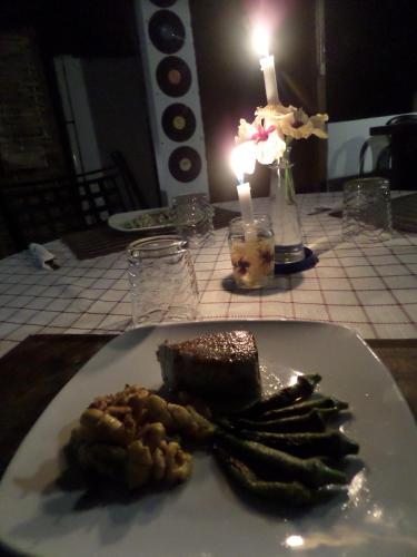 Étterem, La Familia Guest House and Natural Farm in Portland