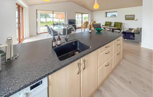 cuina, Lovely Home In Sunds With House Sea View in Sunds