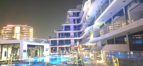 Enjoy Sunset At Rare House With Private Swimming Pool, Dubai (photo 3)