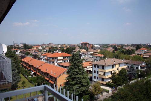 Balcony/terrace, Easy Arese Apartment in Garbagnate Milanese