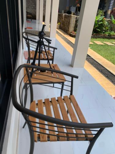 Rõdu/terrass, AJA Homestay in Lumajang