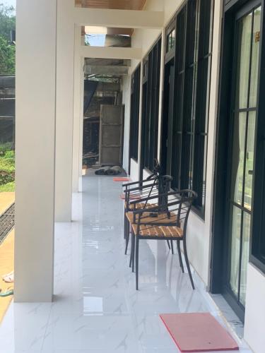 Rõdu/terrass, AJA Homestay in Lumajang