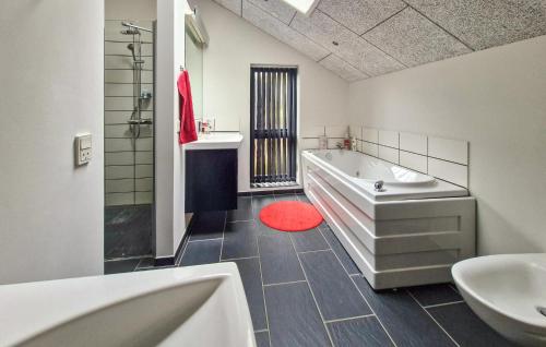 Bany, 3 Bedroom Stunning Home In Sunds in Sunds