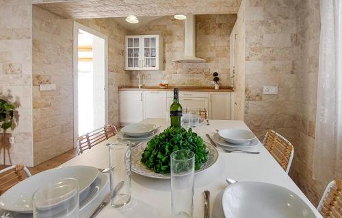 virtuve, Nice Home In San Antoniojerez De L in La Barca de la Florida