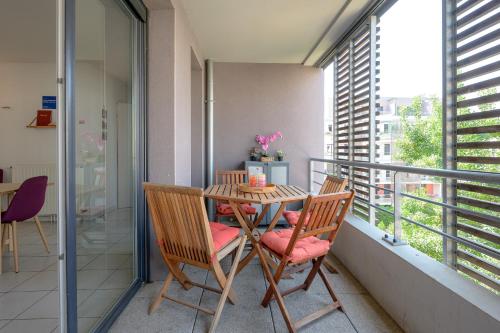 Balcony/terrace, La loge du Minotaure, parking et bureaux in Montaudran-Lespinet
