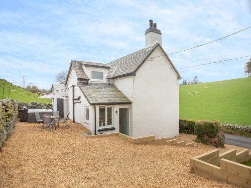 Garden, Frondeg in Capel Garmon