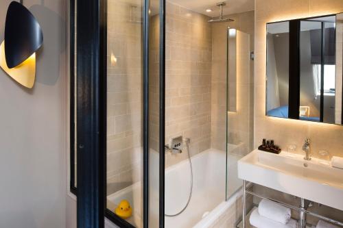 room detail thumbnail 2