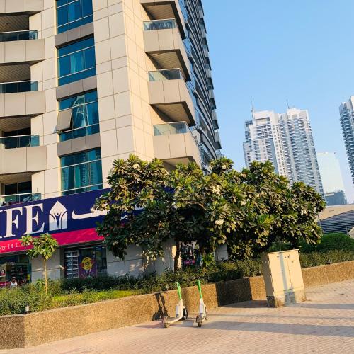 Luxury 1 BHK with Panoramic Marina View - image 14