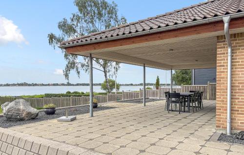 Vista exterior, Lovely Home In Sunds With House Sea View in Sunds