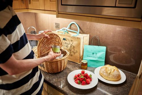 9 Hertford Street - image 10