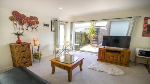 Beautiful and Bright Studio Apartment Botany Downs