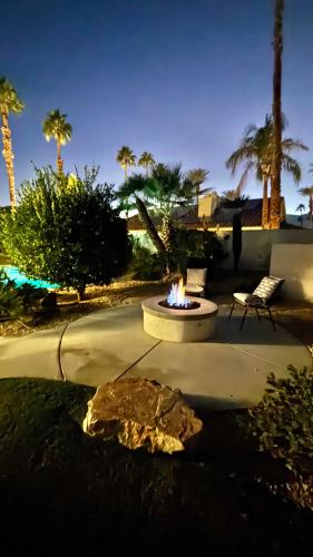 Palm Breezes in Rancho da Miragem (CA)