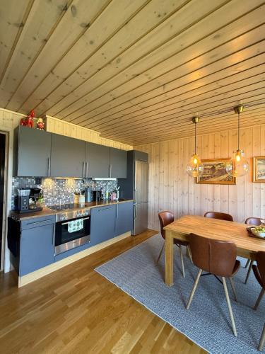 Dotări, 3 Bedroom Ski and Bike Apartment Hafjell Fjellandsby in Oyer