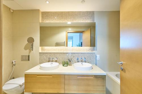 Stylish 2BR Downtown Dubai Near Burj Khalifa, PS5, Dubai (Foto 5)