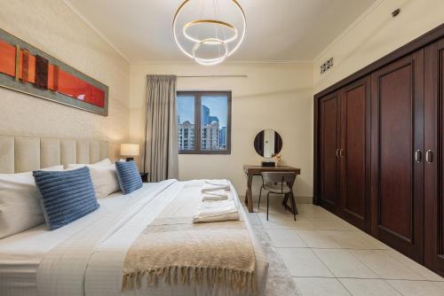 Theatre Room - Pool Access - Central 2br Apartment, Dubái (foto 4)
