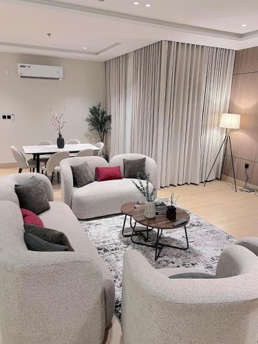 شقه عائلية VIP موقع مميز عند الكورنيش والجامعة - 3 غرف نوم وغرفة عاملة -The charming Place2, Dammam (foto 4)