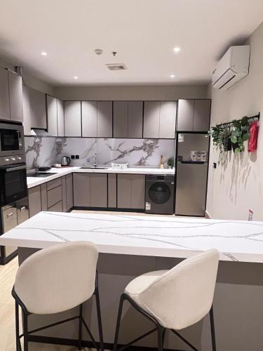 شقه عائلية VIP موقع مميز عند الكورنيش والجامعة - 3 غرف نوم وغرفة عاملة -The charming Place2, Dammam (foto 7)
