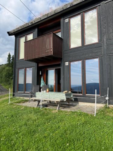 3 Bedroom Ski and Bike Apartment Hafjell Fjellandsby in Oyer