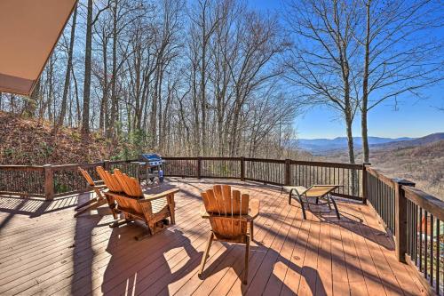 Spacious Franklin Cabin w/ Mountain Views! in Forest Hills (NC)