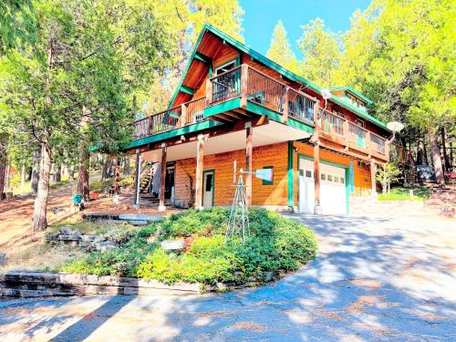 Rustic and Scenic in Pinecrest (CA)