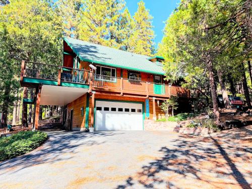 Rustic and Scenic in Pinecrest (CA)