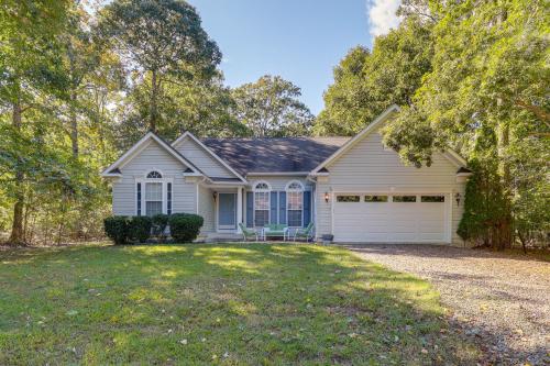 . Dog-Friendly Family Retreat Near Chincoteague Bay!