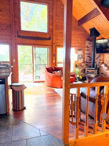 Rustic and Scenic in Pinecrest (CA)