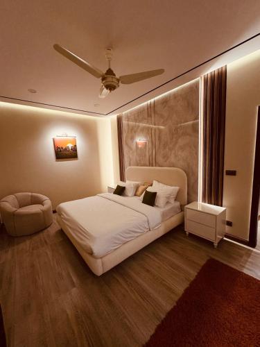 Zeta Mall Luxury Apartments by Wall Street Rooftop Pool Access - image 6
