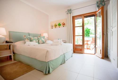 Magic Hotel Magic Hotel is conveniently located in the popular Agia Parakevi - Platanias area. The property features a wide range of facilities to make your stay a pleasant experience. Take advantage of the hotel