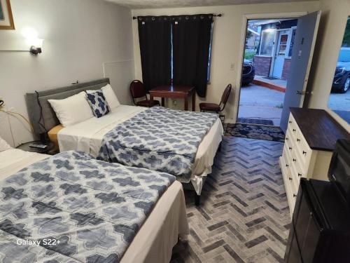 Town Inn Motel - image 5