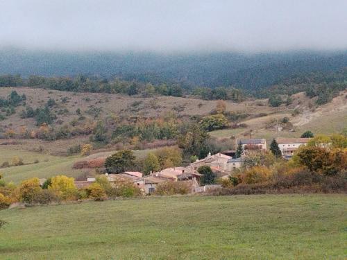 Maison de village avec jardin gîte à louer Forêt des Fanges