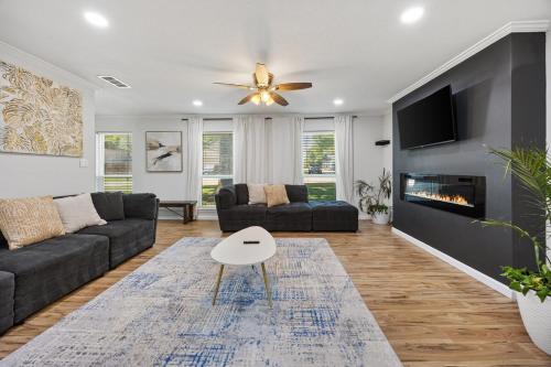 New! Flower Mound Home with Pool and Firepit in Flower Mound
