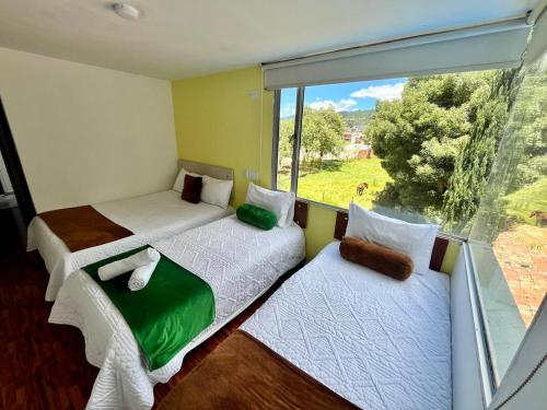 1 double bed, 2 twin beds