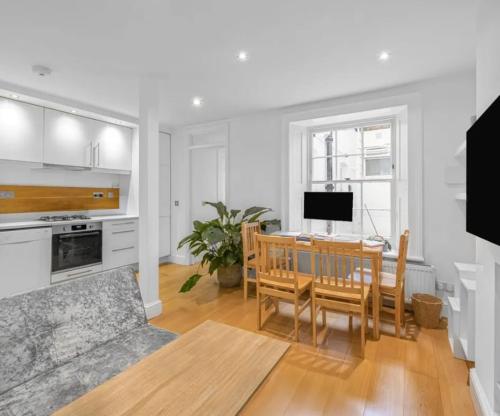 Prime Apartment in Hyde Park with patio in Greater London