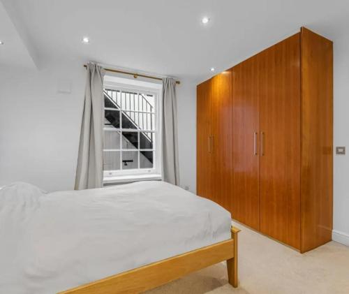 Prime Apartment in Hyde Park with patio in Greater London