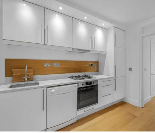 Prime Apartment in Hyde Park with patio in Greater London