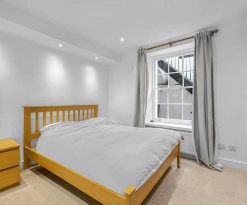 Prime Apartment in Hyde Park with patio in Greater London