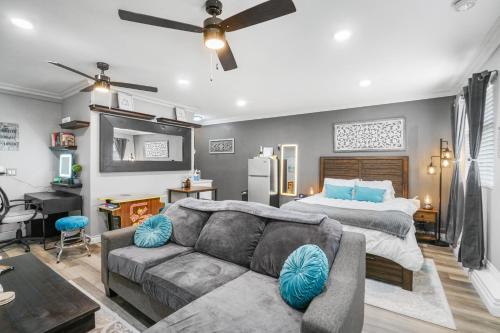 Luxury Cozy Studio with Firepit in Vista, USA