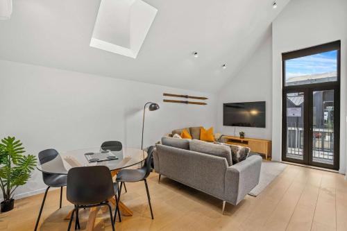 Lake and Peaks 2 Bedroom Apartment in The Remarkables
